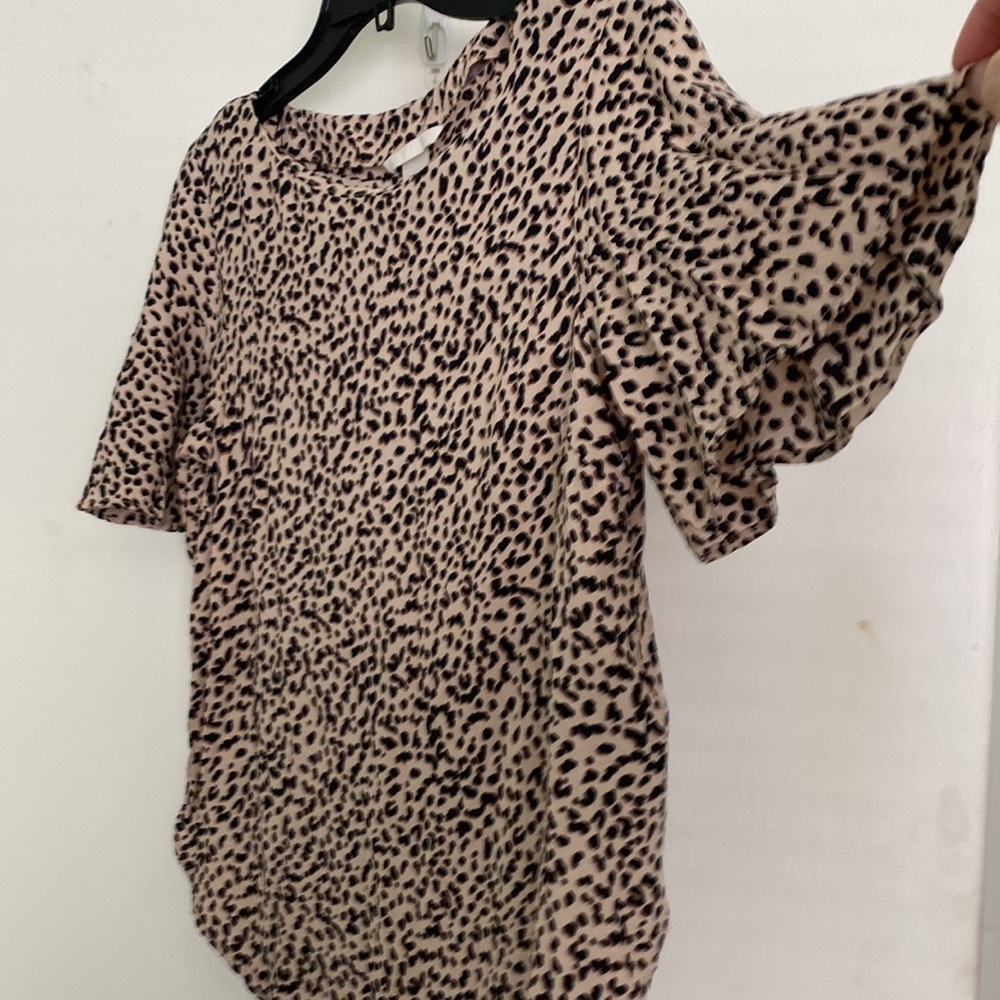 H&M Cheetah / Animal Print Top Sz 6. Great layering piece.